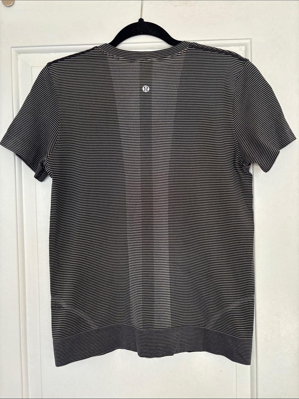 Lululemon Swiftly Relaxed Short Sleeve, Black Stripe, size 8 - Picture 2 of 5